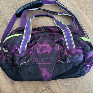 Ivlvva athletic bag.